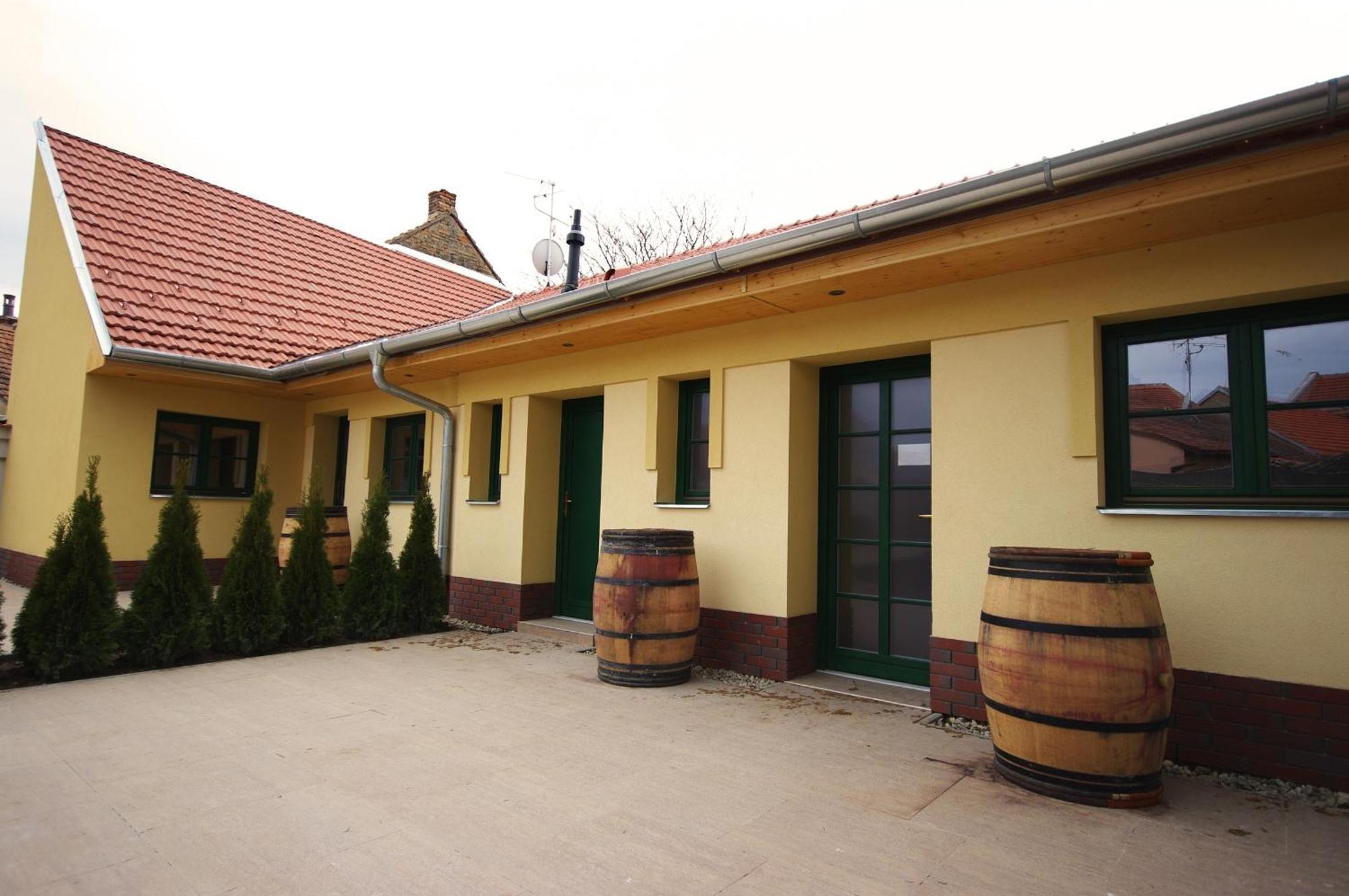 Pension Max Valtice Exterior foto
